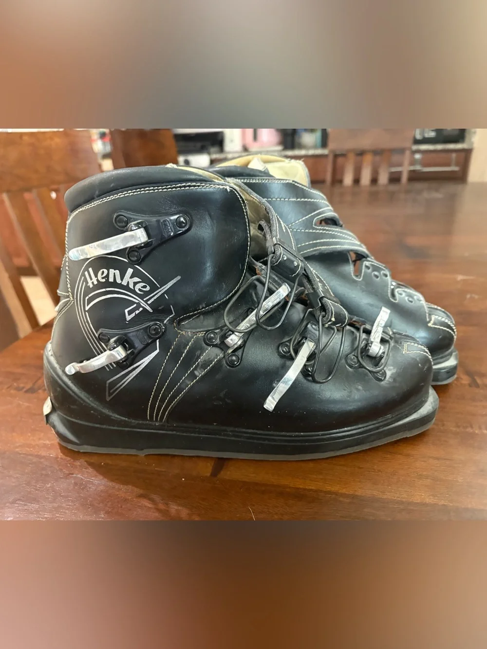 VINTAGE Henke Swiss leather ski boots from the 1960s